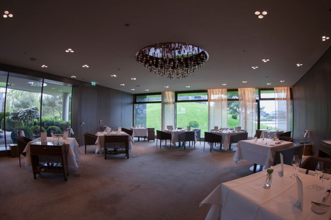 SVEN ELVERFELD – RESTAURACE AQUA